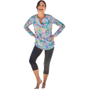 Swim 365 Women’s Plus Size Split-Neck Long Sleeve Swim Tee with Built-in Bra(Rainbow Tie Dye Palm)